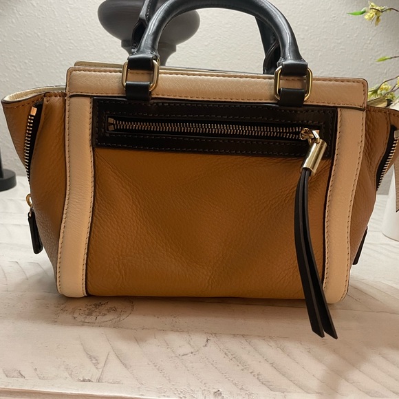 Vince Camuto small handbag - Picture 3 of 4